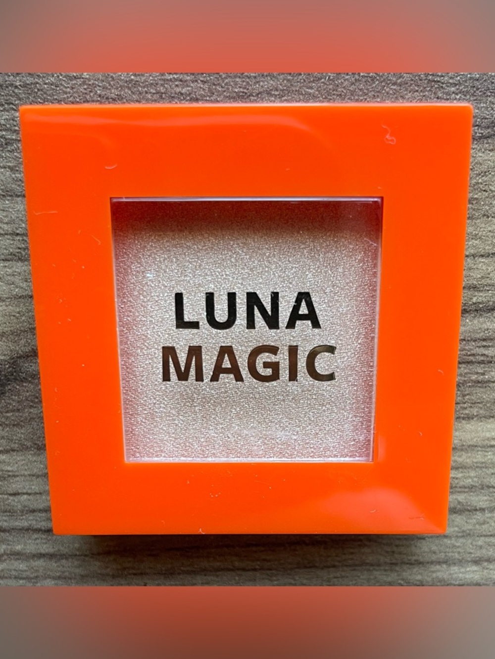 LUNA MAGIC Compact Pressed Highlighter